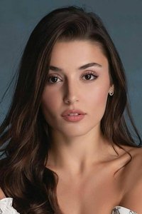 الممثل Hande Erçel