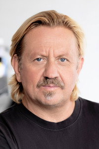 المخرج Harley Wallen