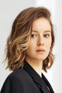 الممثل Irina Starshenbaum