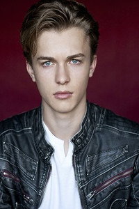 الممثل Jacob Hopkins