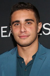 الممثل Jake Cannavale