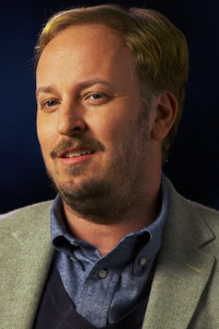 المخرج James Bobin