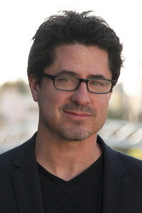 المخرج James Madigan
