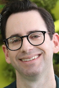 المخرج Jared Stern