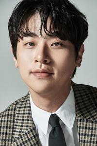 الممثل Jeong Min Park