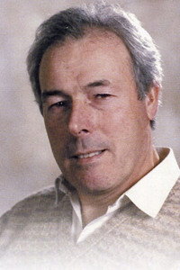 المخرج John Glen