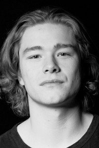 الممثل Jonas Hoff Oftebro