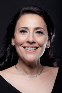 الممثل Julia Kassar