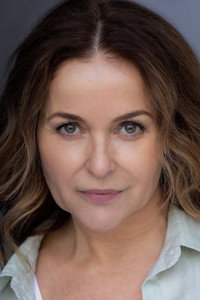 الممثل Julia Sawalha