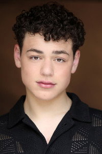 الممثل Julian Lerner