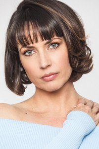 الممثل Julie Ann Emery
