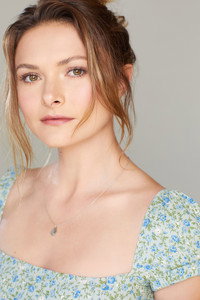 الممثل June Schreiner