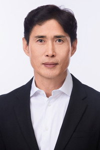 المخرج Jung Doo Hong