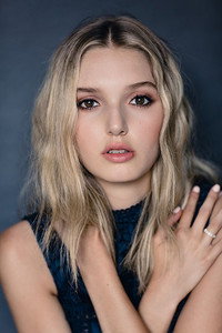 الممثل Kaitlyn Bernard