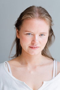 الممثل Kristine Hartgen