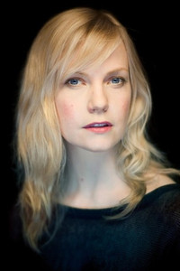 الممثل Laura Harris