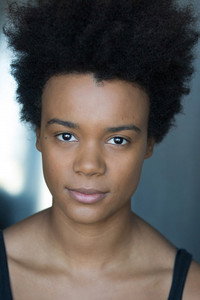 الممثل Leah Harvey
