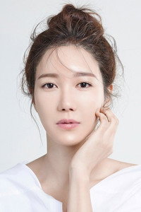 الممثل Lee Ji-ah