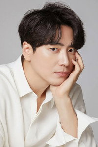 الممثل Lee Jun-hyuk