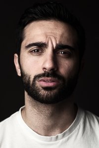 الممثل Lee Majdoub