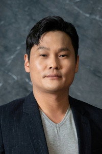 المخرج Lee Sang-yong