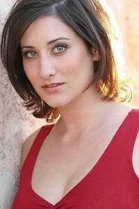 الممثل Leonora Pitts
