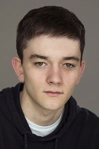 الممثل Lewis MacDougall