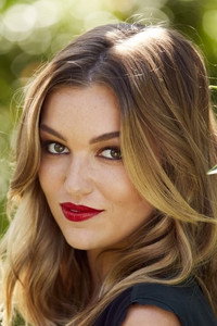 الممثل Lili Simmons