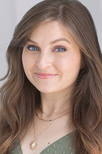 الممثل Lizzie Freeman