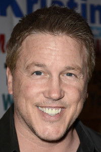الممثل Lochlyn Munro