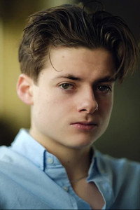 الممثل Louis Ashbourne Serkis