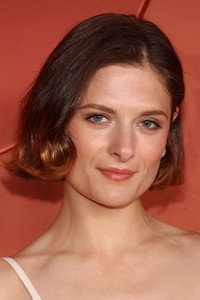 الممثل Louisa Jacobson