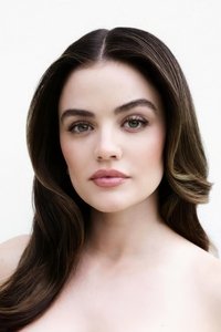 الممثل Lucy Hale
