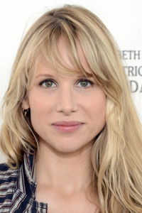 الممثل Lucy Punch