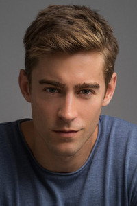 الممثل Luke Guldan