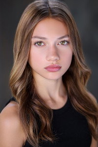 الممثل Maya Le Clark