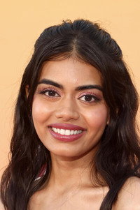 الممثل Megan Suri