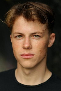 الممثل Milo Callaghan