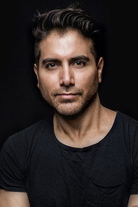 الممثل Monte Bezell