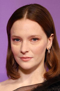 الممثل Morfydd Clark