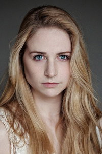 الممثل Niamh Algar