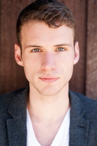 الممثل Nicholas Denton