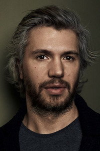 الممثل Nicolai Cleve Broch
