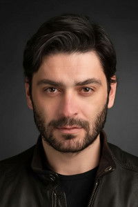 الممثل Ozan Akbaba