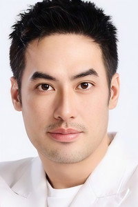 الممثل Pakorn Chadborirak