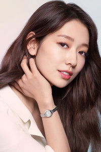 الممثل Park Shin-hye