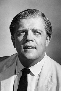 الممثل Pat Hingle