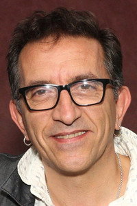 المخرج Paul Crowder