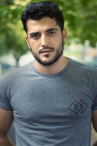 الممثل Phoenix Raei
