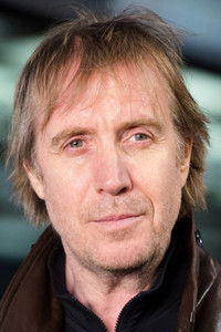 الممثل Rhys Ifans